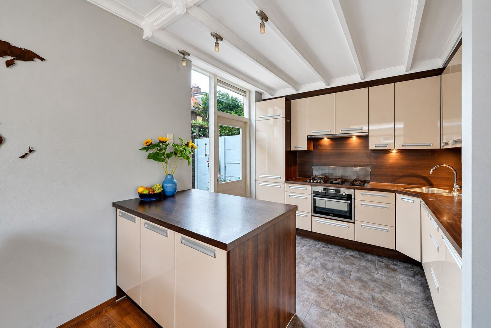 Hoekwoning te koop: Sophiastraat 1, Voorburg