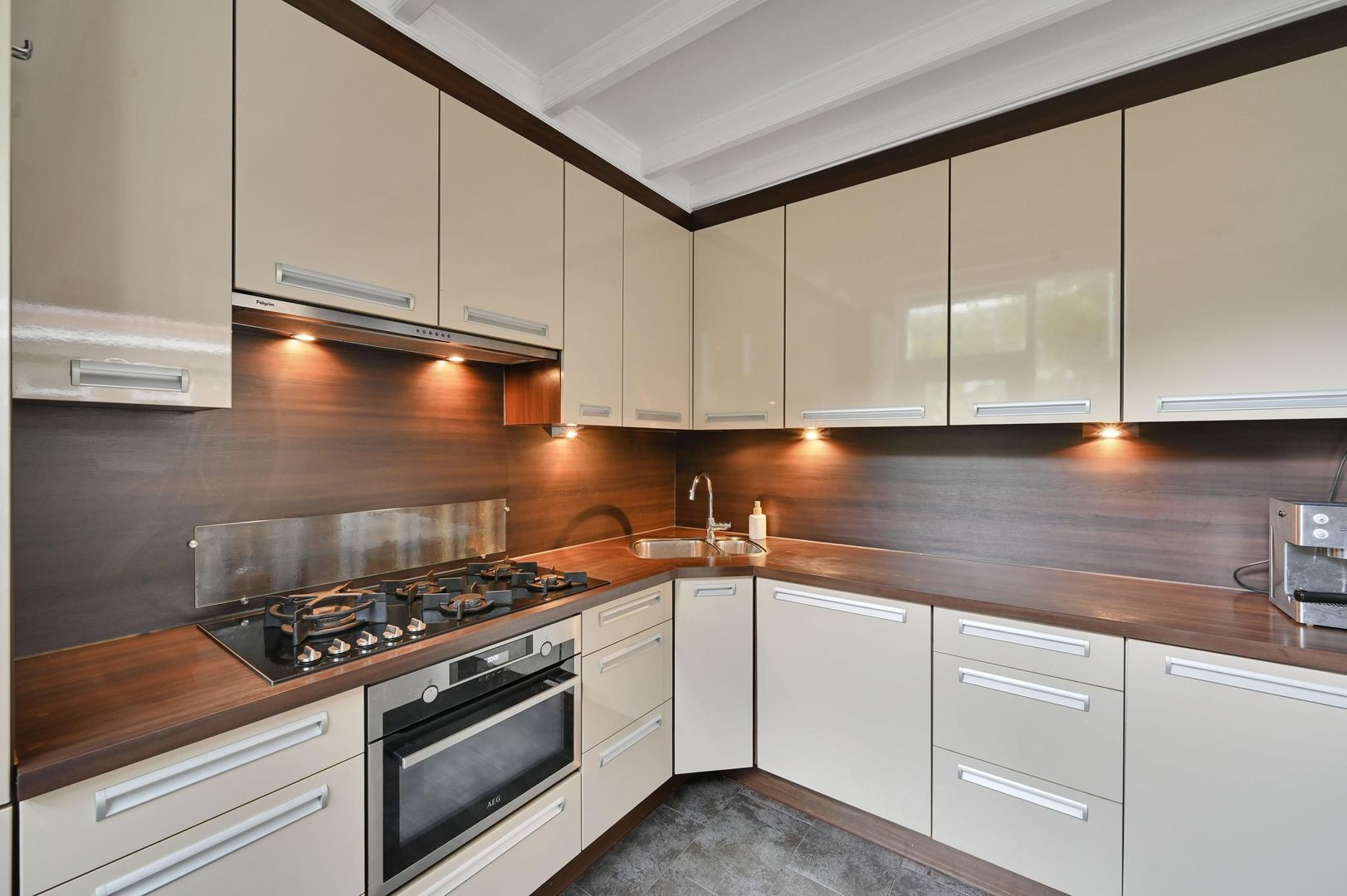 Hoekwoning te koop: Sophiastraat 1, Voorburg