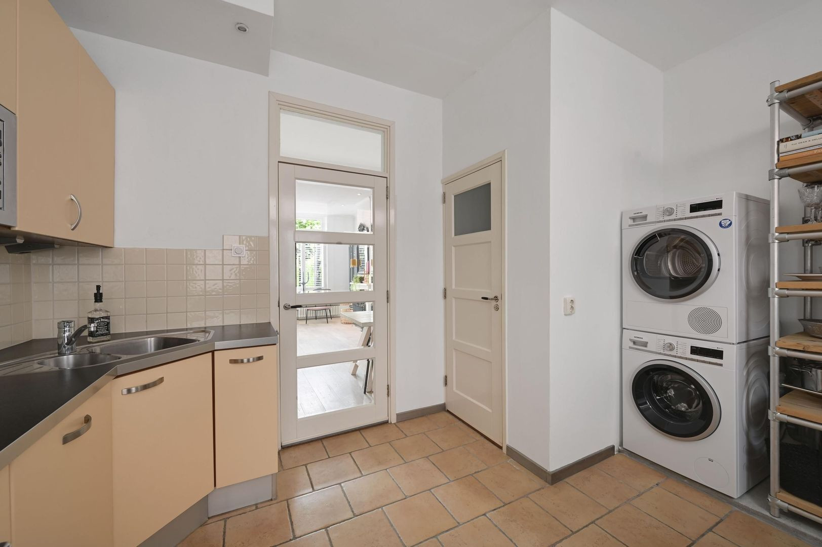 Tussenwoning te koop: Loolaan 11, Voorburg