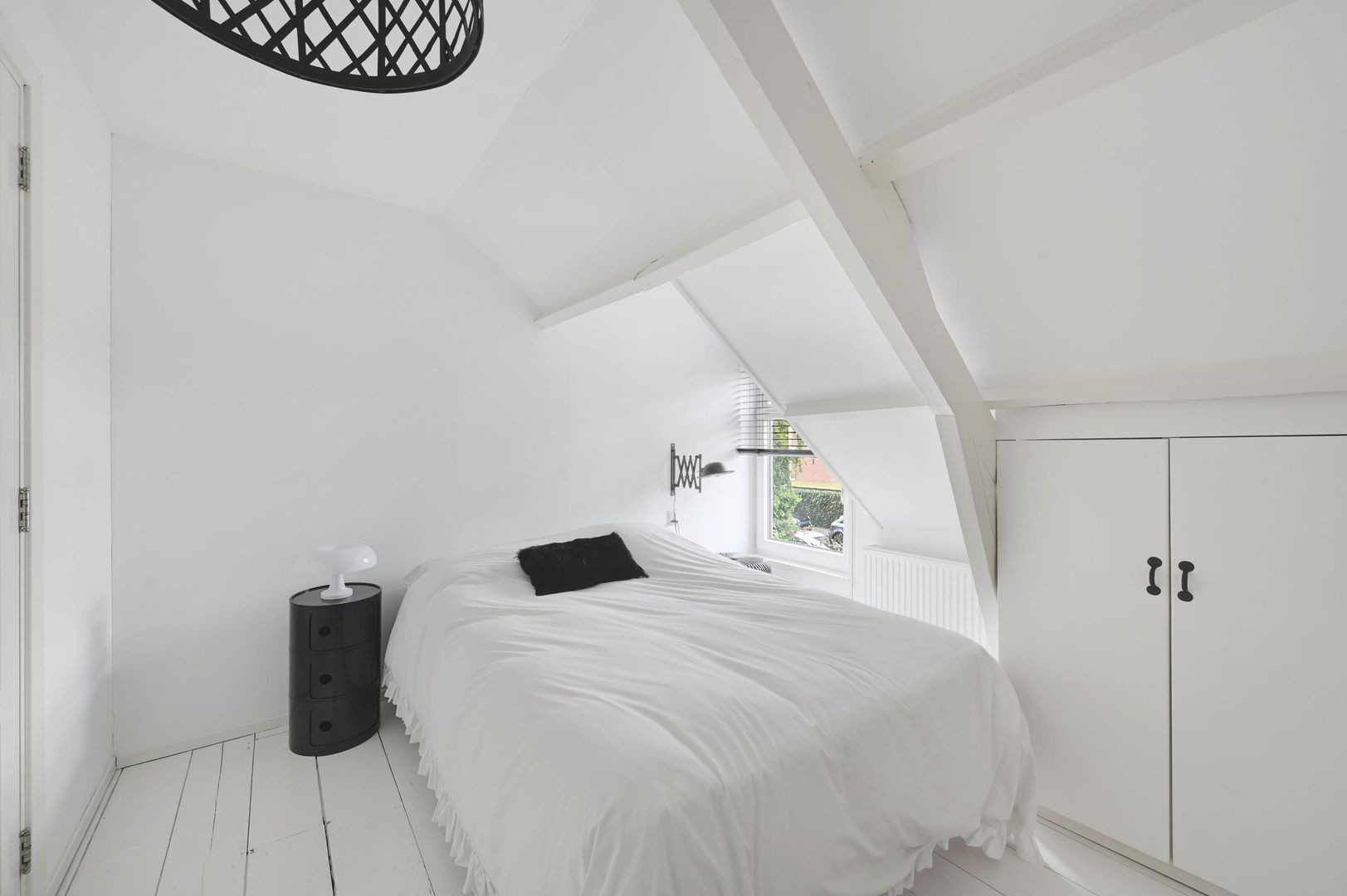 Tussenwoning te koop: Loolaan 11, Voorburg
