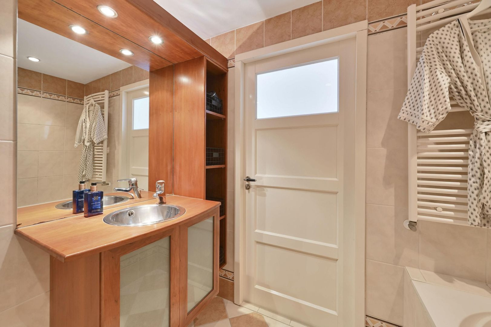 Tussenwoning te koop: Loolaan 11, Voorburg