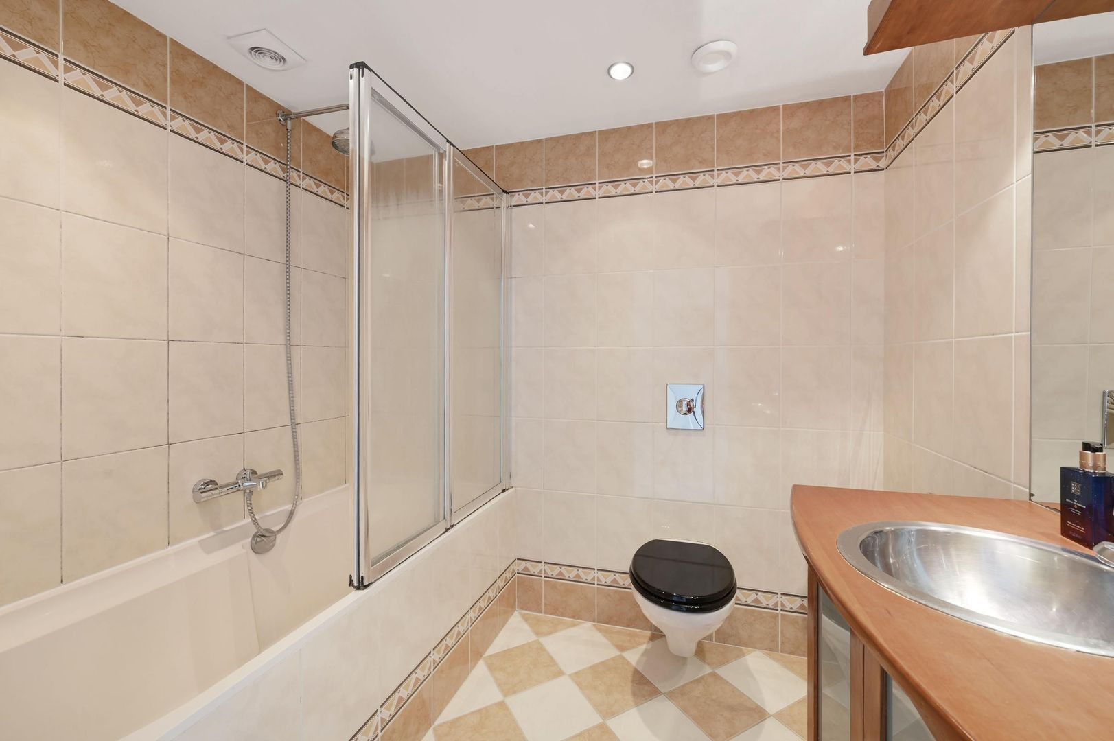 Tussenwoning te koop: Loolaan 11, Voorburg