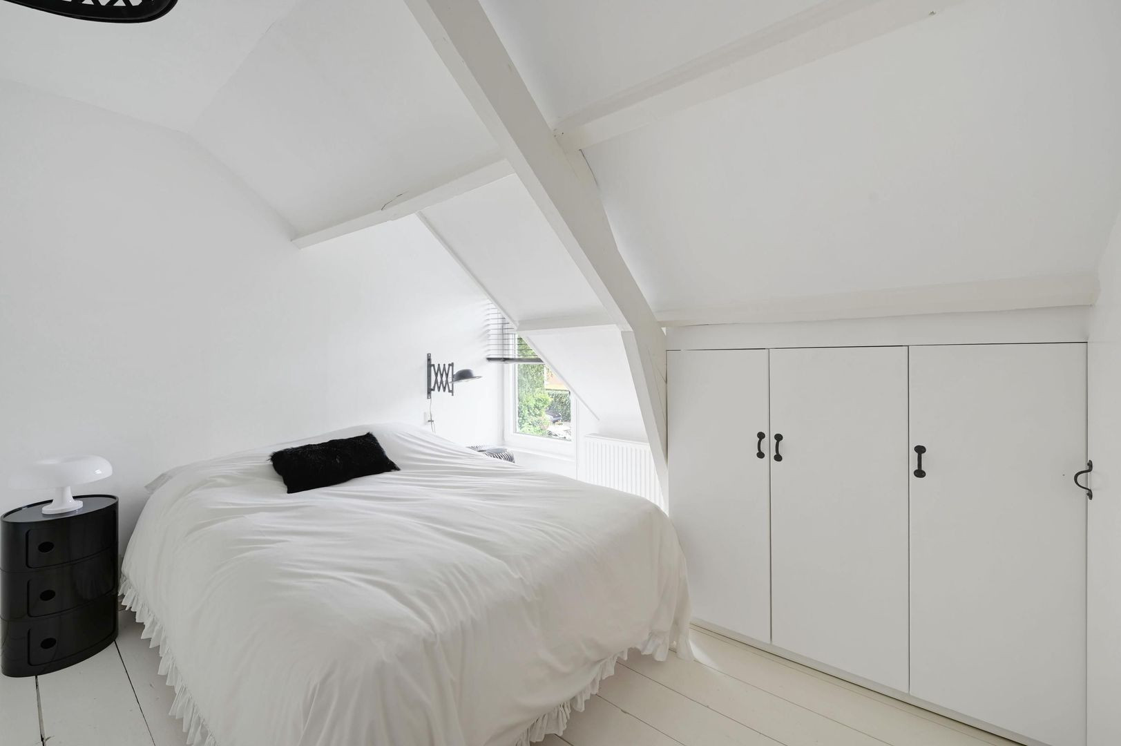 Tussenwoning te koop: Loolaan 11, Voorburg