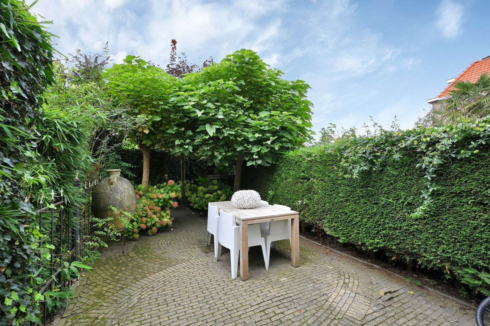 Tussenwoning te koop: Loolaan 11, Voorburg