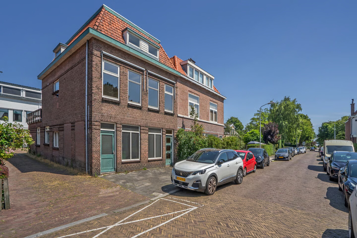 Twee-onder-één-kap te koop: Loolaan 21C, Voorburg
