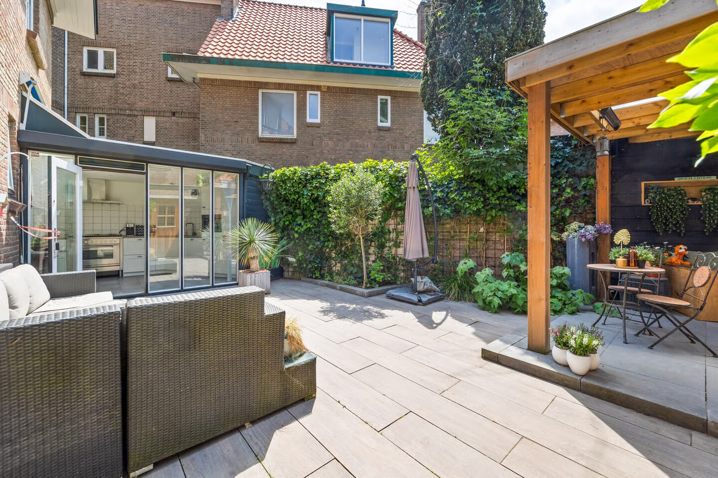 Tussenwoning te koop: Loolaan 96, Voorburg