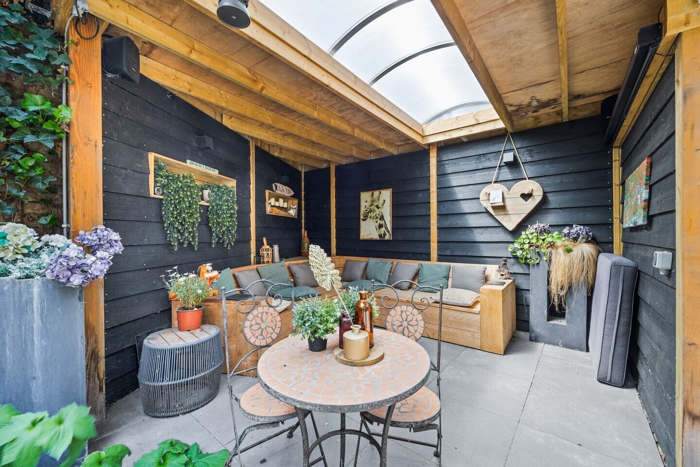 Tussenwoning te koop: Loolaan 96, Voorburg
