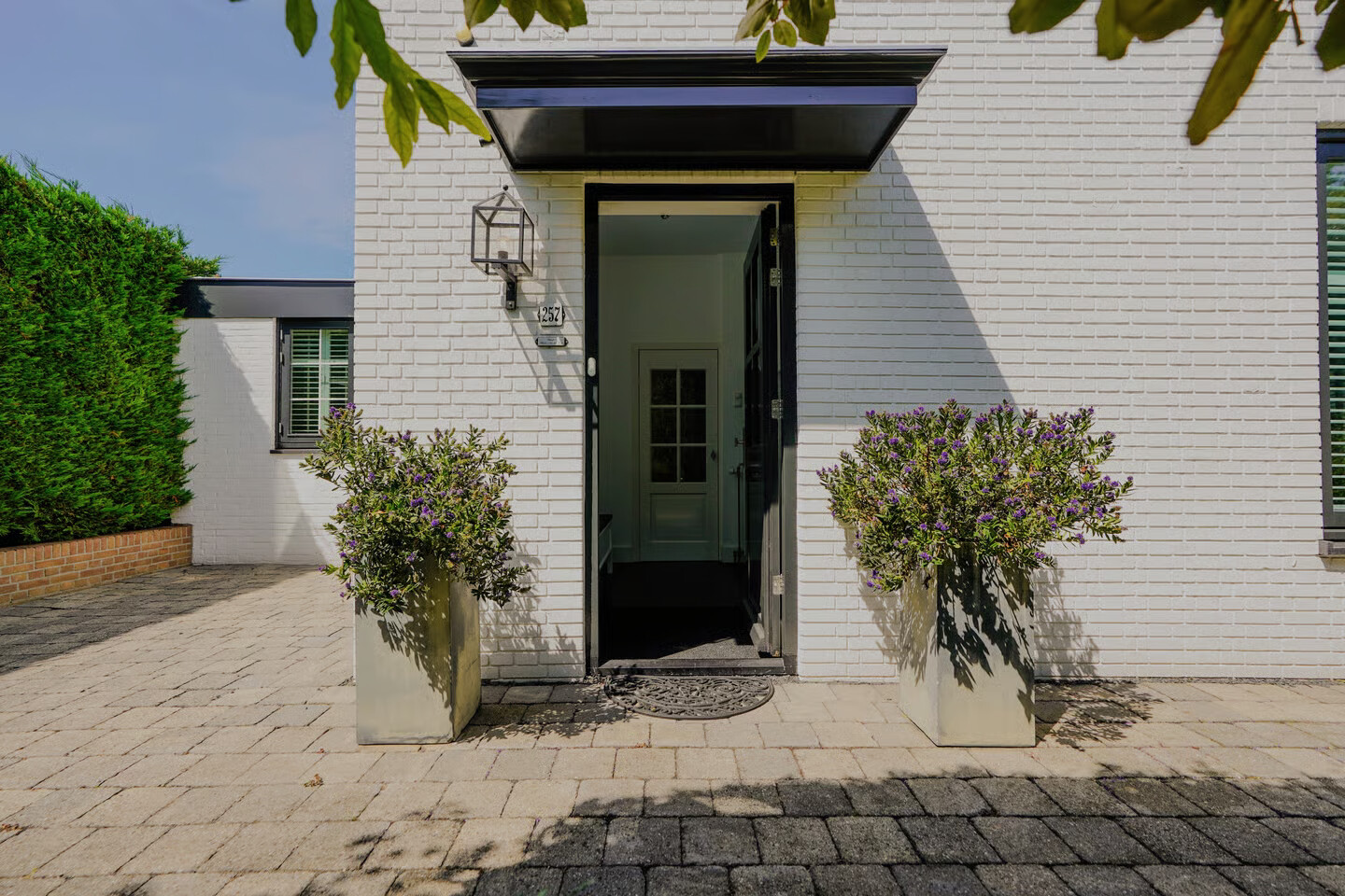 Twee-onder-één-kap te koop: Oosteinde 257, Voorburg