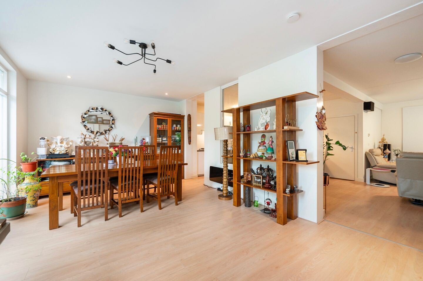Tussenwoning te koop: Tulpentuin 347, Voorburg