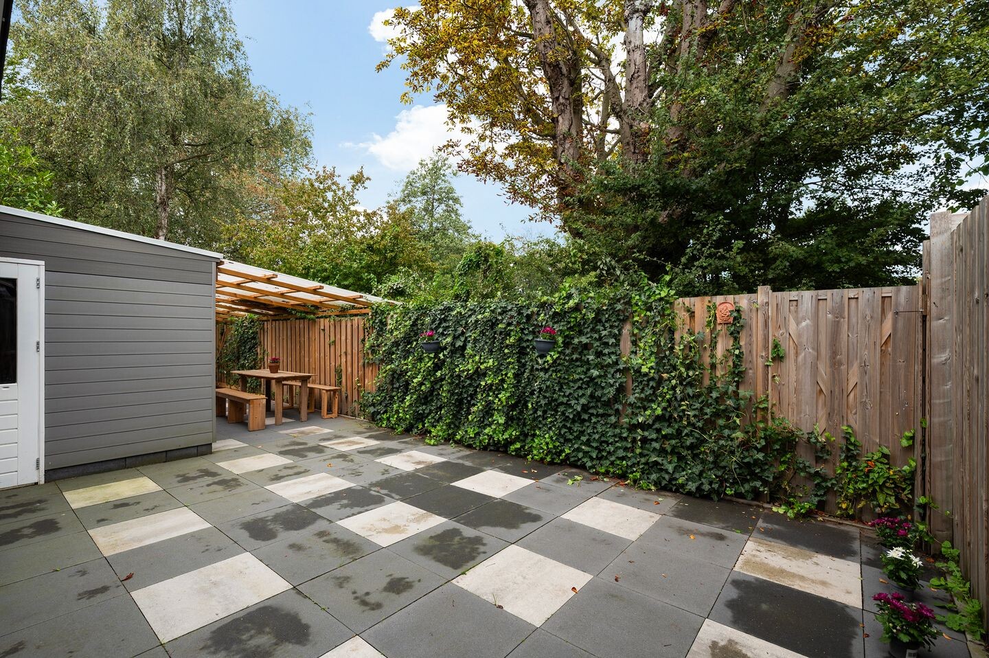 Tussenwoning te koop: Tulpentuin 347, Voorburg