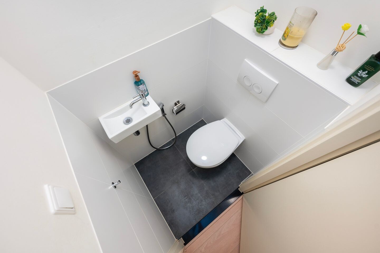 Tussenwoning te koop: Tulpentuin 347, Voorburg