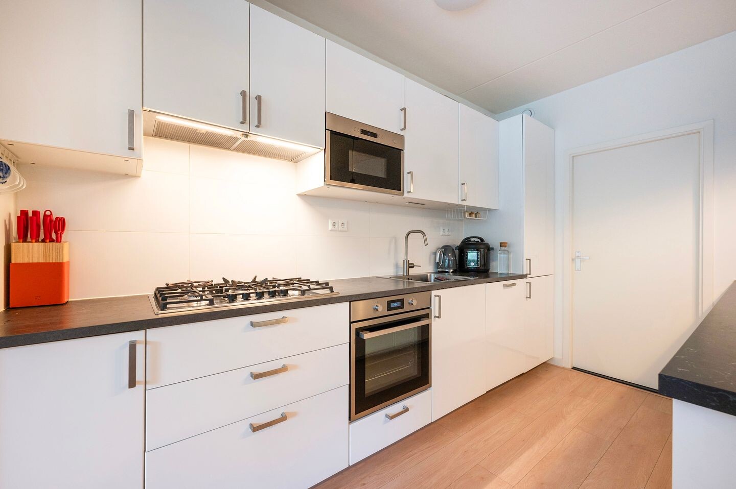 Tussenwoning te koop: Tulpentuin 347, Voorburg