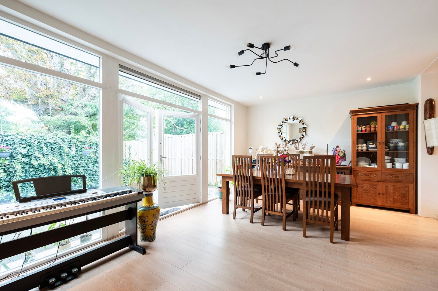 Tussenwoning te koop: Tulpentuin 347, Voorburg