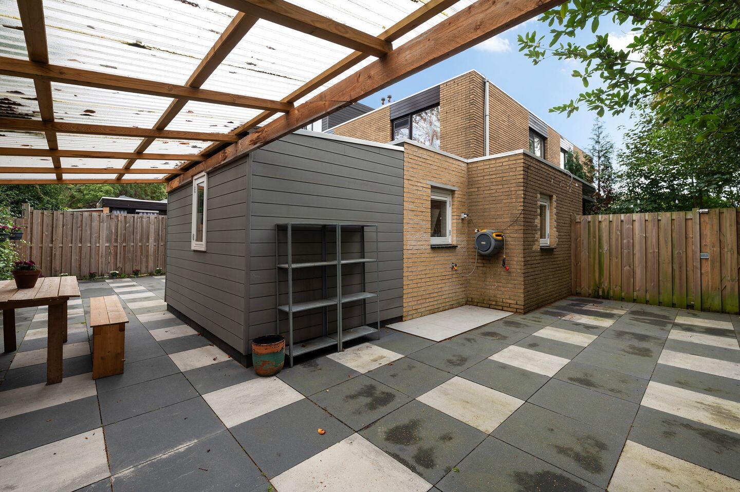 Tussenwoning te koop: Tulpentuin 347, Voorburg