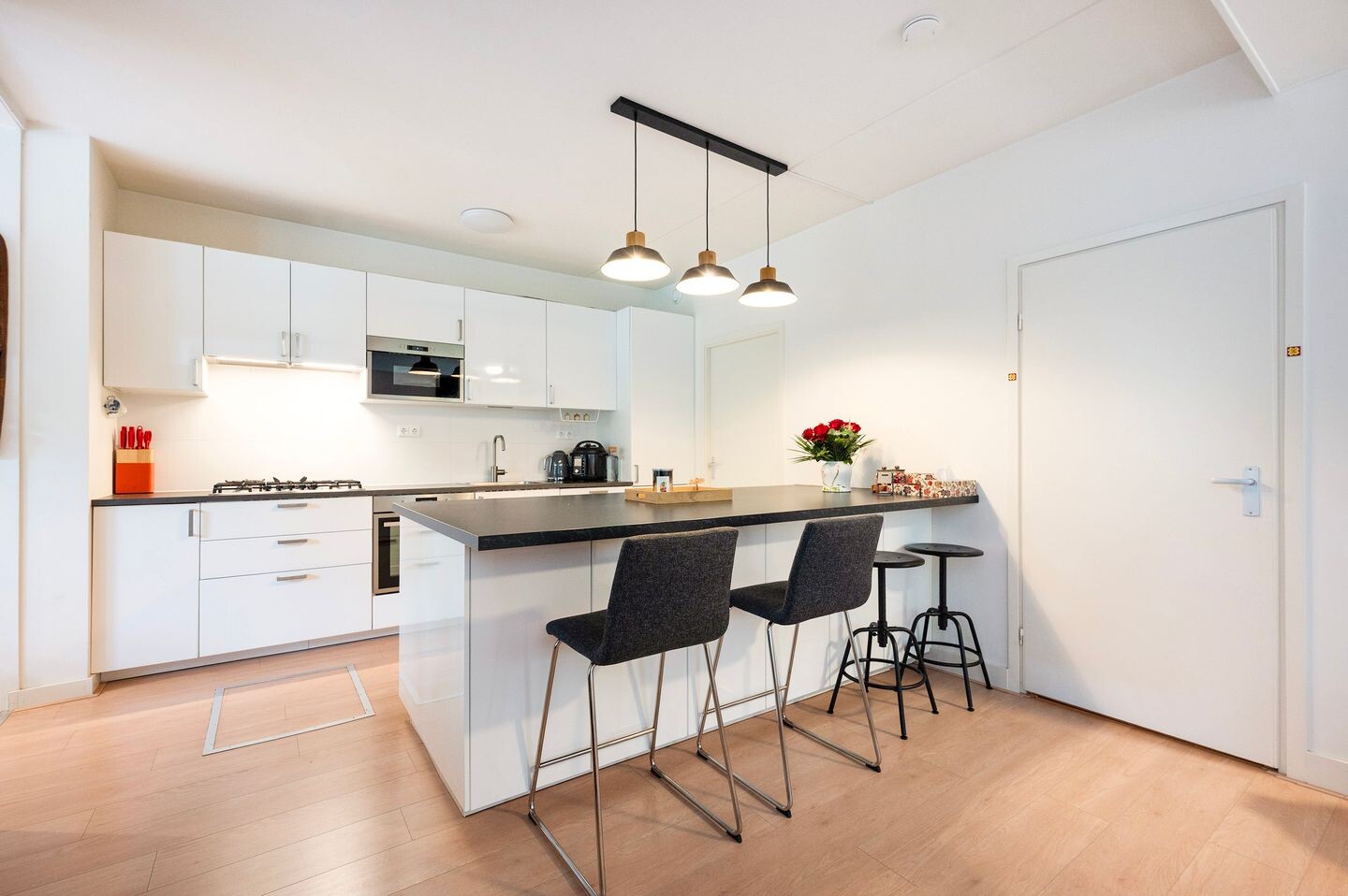 Tussenwoning te koop: Tulpentuin 347, Voorburg