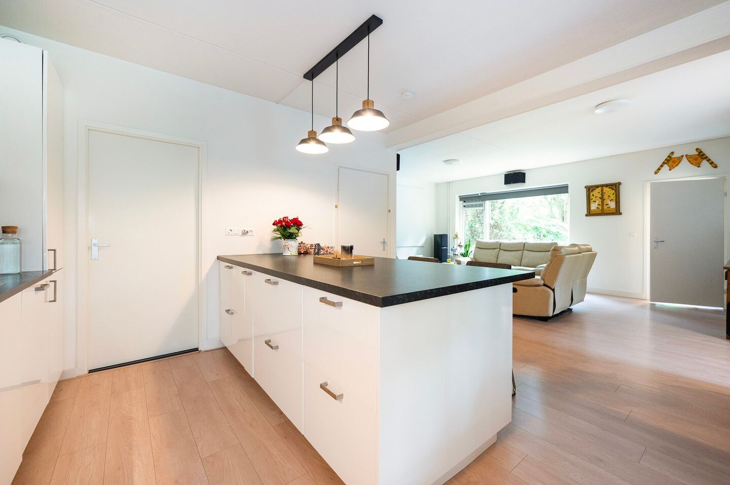 Tussenwoning te koop: Tulpentuin 347, Voorburg