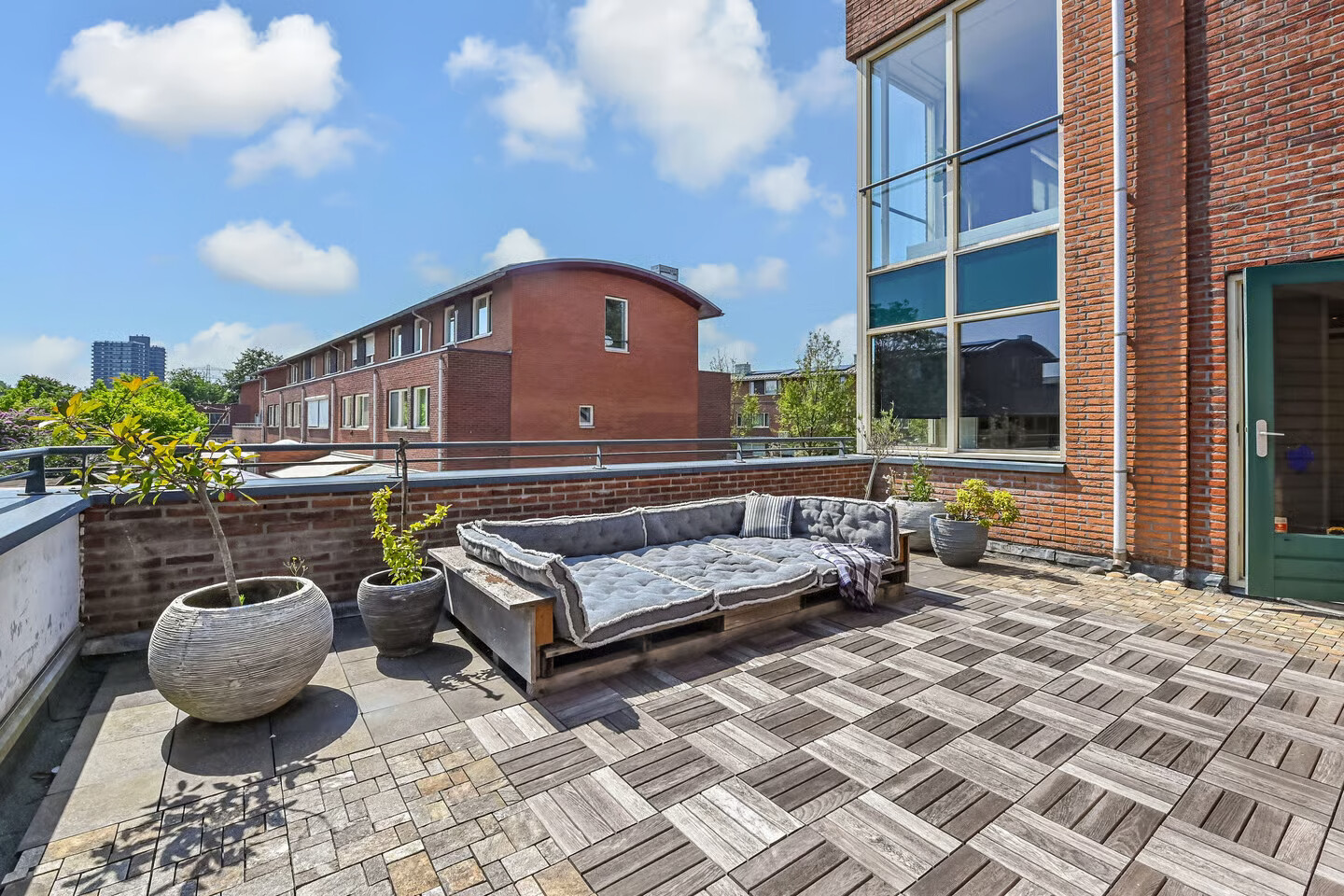 Appartement te koop: Charley Tooropstraat 18, Voorburg