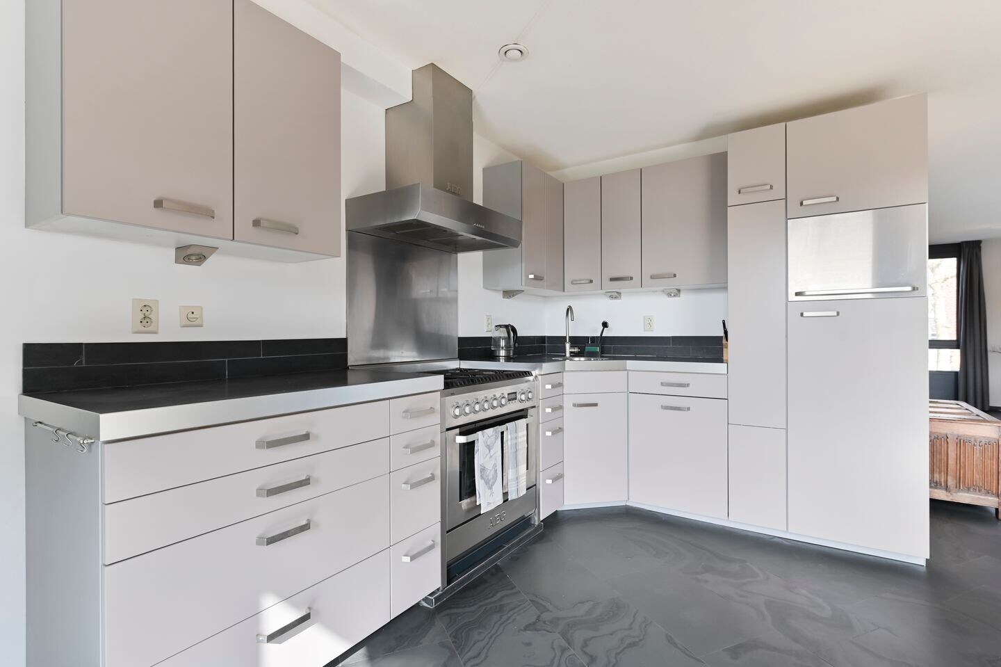 Hoekwoning te koop: van Royenstraat 19, Voorburg