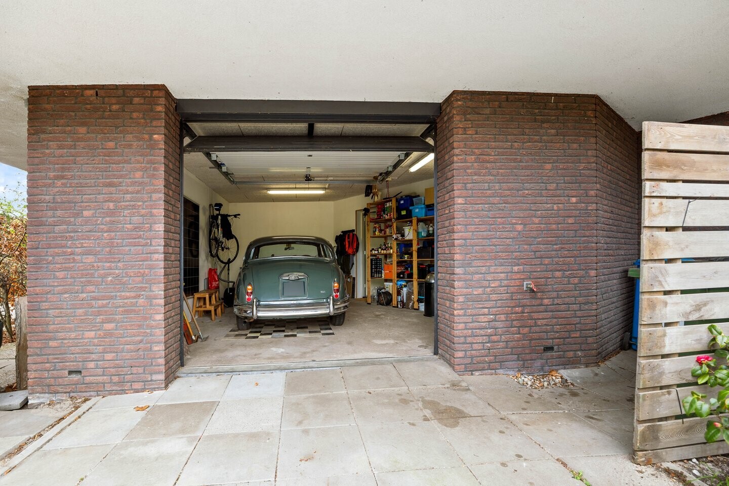 Hoekwoning te koop: van Royenstraat 19, Voorburg