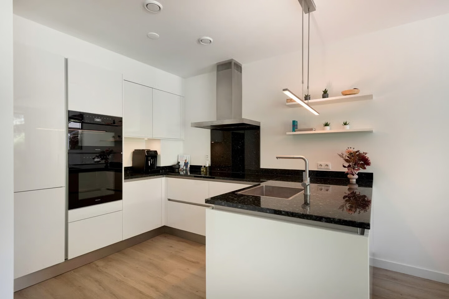 Appartement te koop: Prinses Beatrixlaan 437, Voorburg