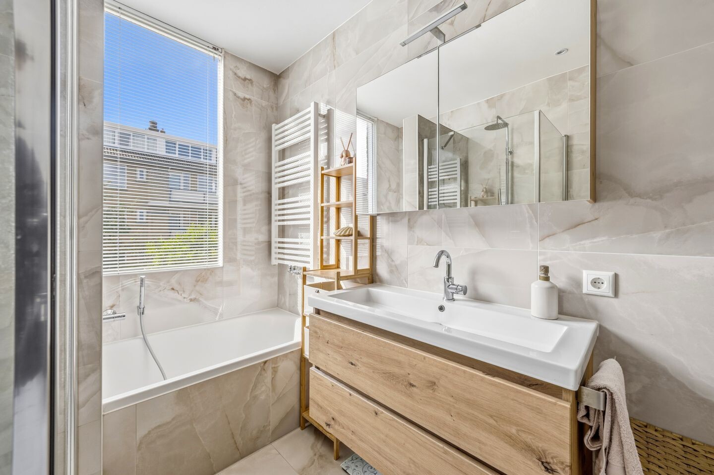 Appartement te koop: Koningin Wilhelminalaan 342C, Voorburg
