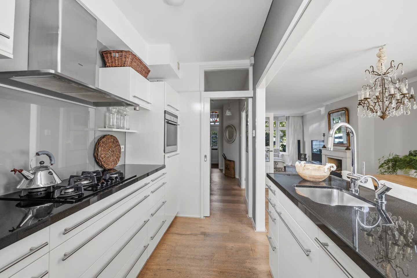 Tussenwoning te koop: Corbulokade 6, Voorburg
