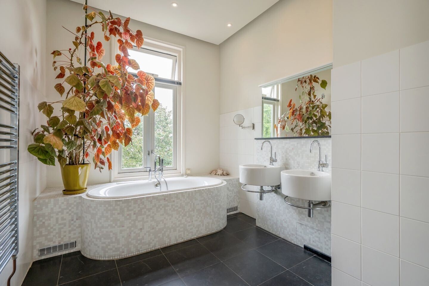 Tussenwoning te koop: Leeuwendaallaan 7, Rijswijk