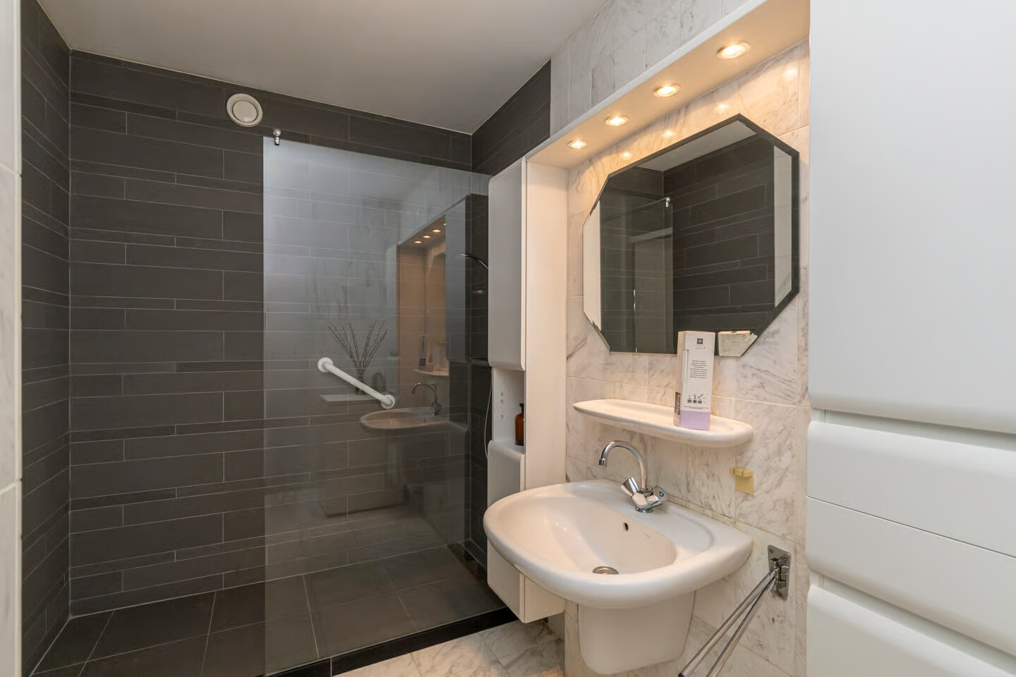 Appartement te koop: Burgemeester Elsenlaan 241F301, Rijswijk