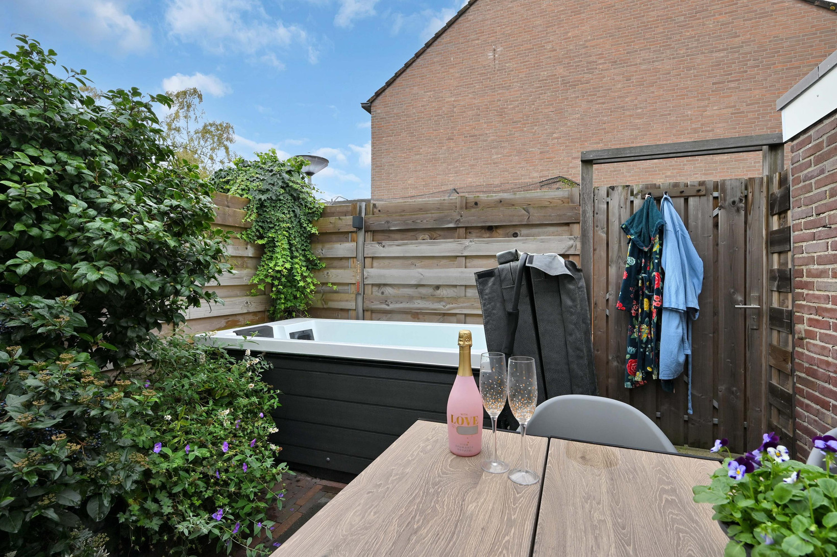 Tussenwoning te koop: Jozef Israëlslaan 92, Rijswijk