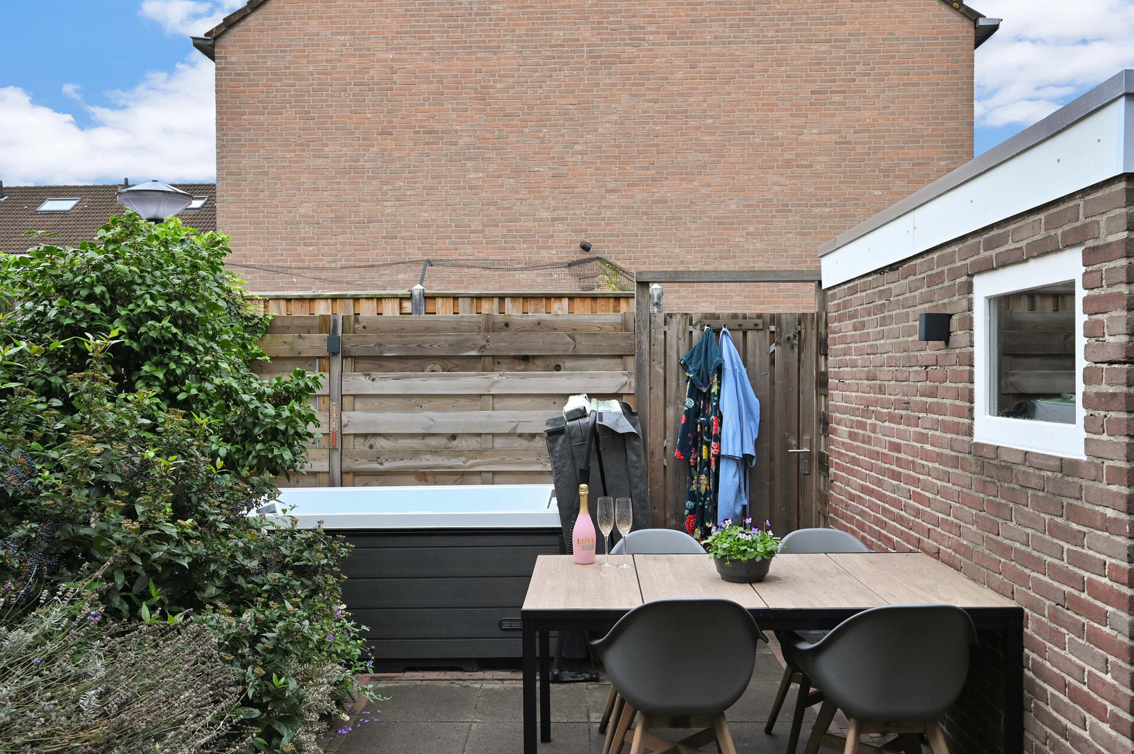 Tussenwoning te koop: Jozef Israëlslaan 92, Rijswijk