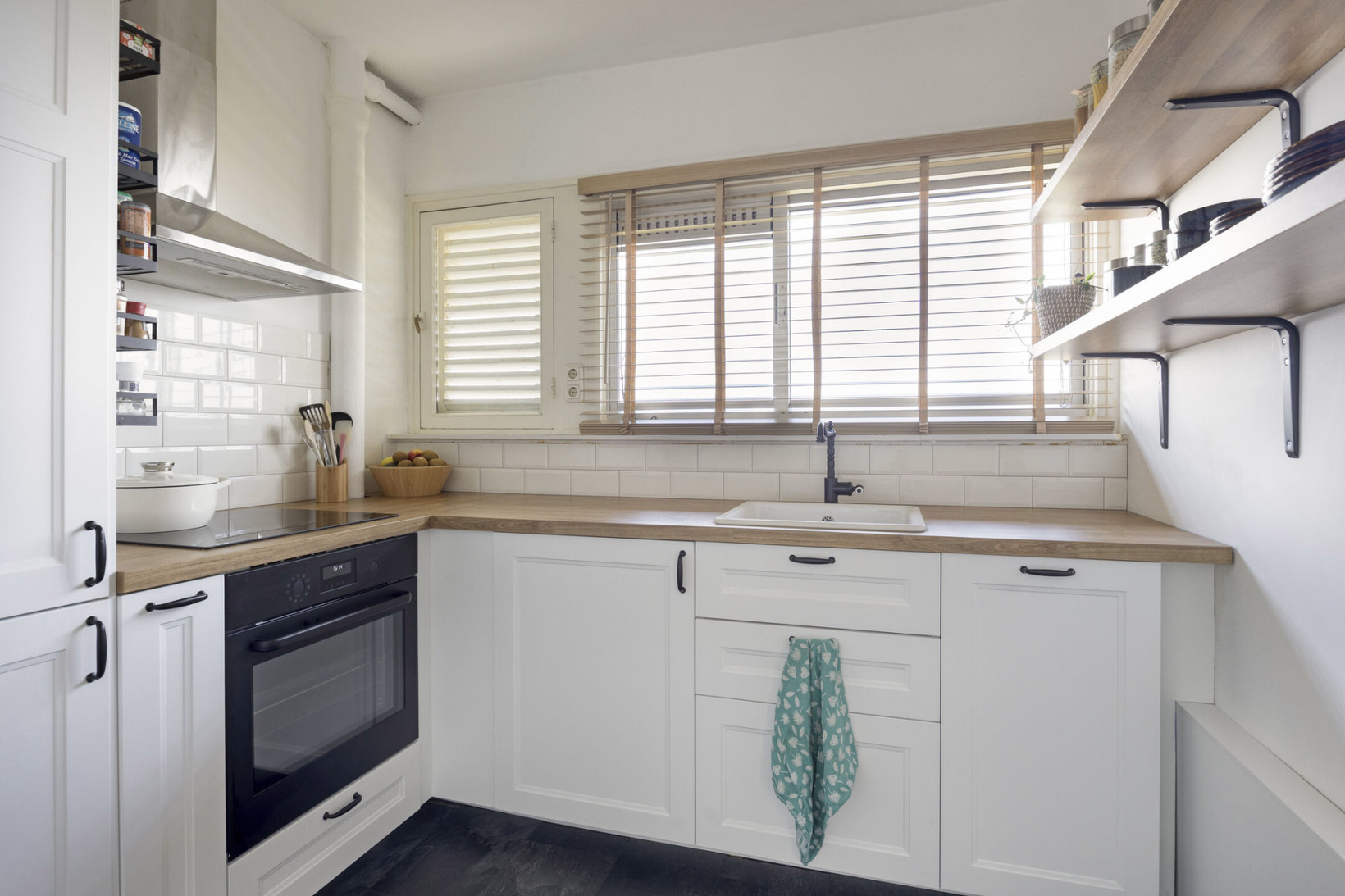 Appartement te koop: Van Vollenhovenplein 86, Leiden