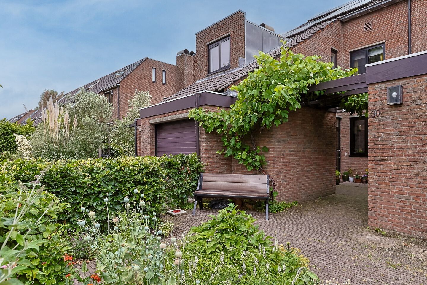 Tussenwoning te koop: Aletta Jacobslaan 28, Leiden