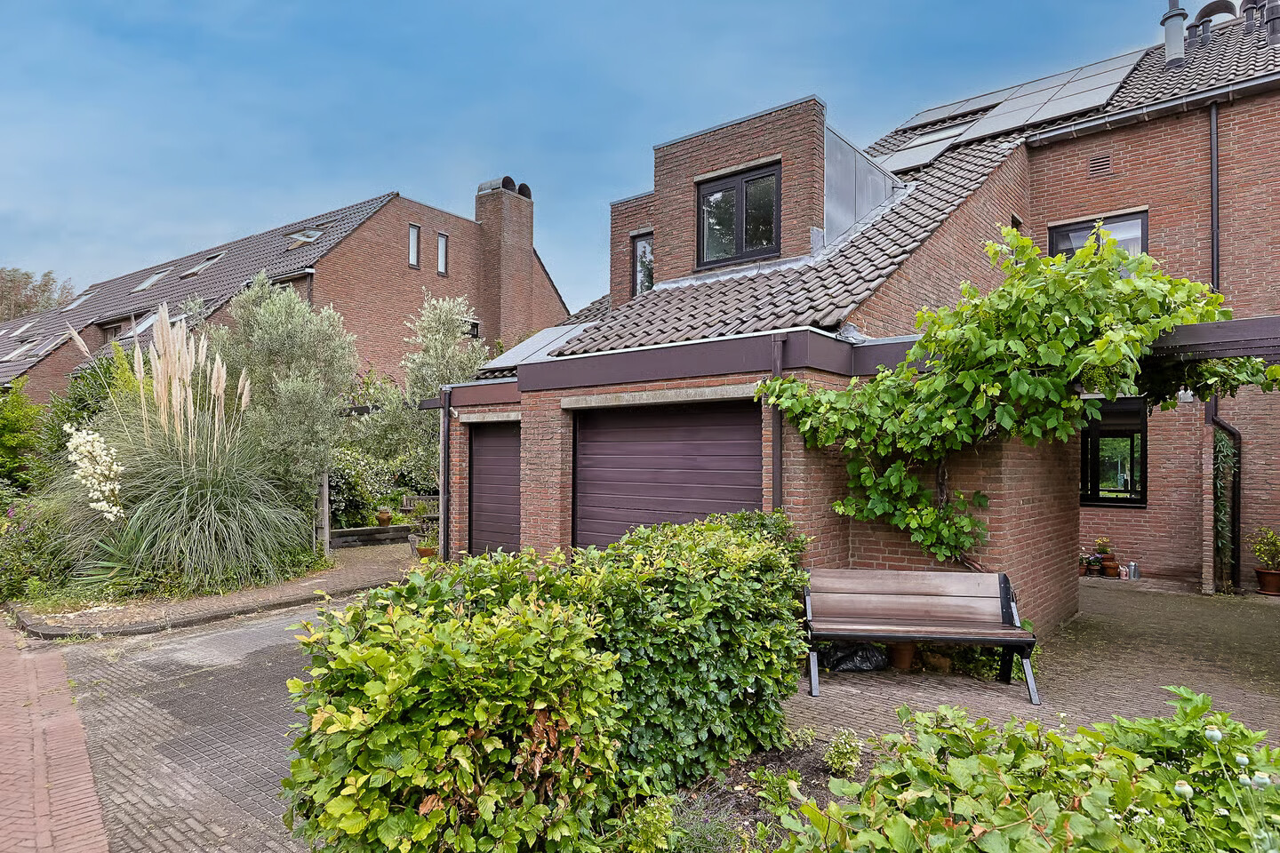 Tussenwoning te koop: Aletta Jacobslaan 28, Leiden