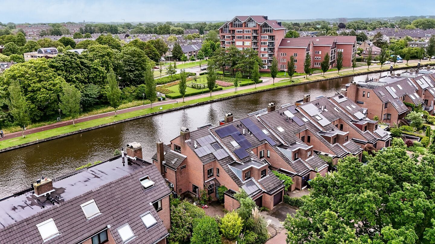 Tussenwoning te koop: Aletta Jacobslaan 28, Leiden