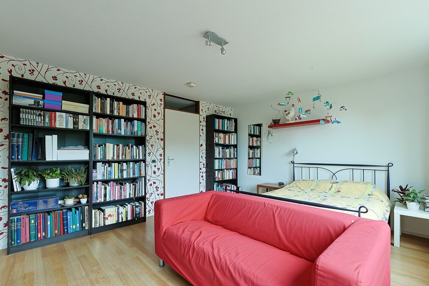 Tussenwoning te koop: Aletta Jacobslaan 28, Leiden