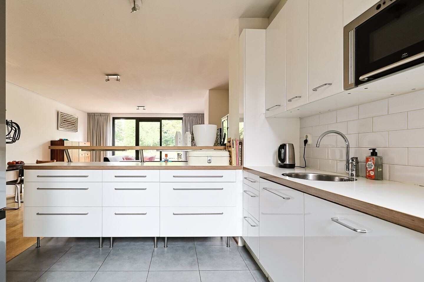 Tussenwoning te koop: Aletta Jacobslaan 28, Leiden