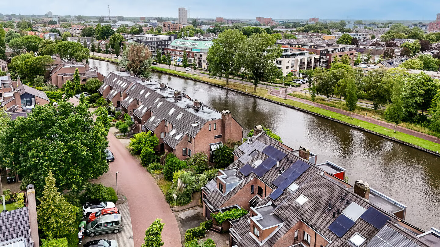 Tussenwoning te koop: Aletta Jacobslaan 28, Leiden
