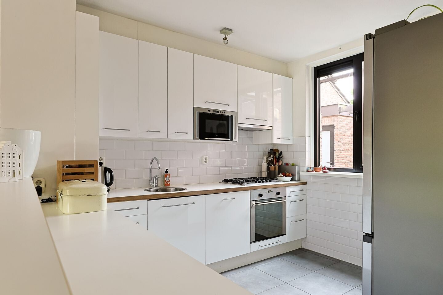 Tussenwoning te koop: Aletta Jacobslaan 28, Leiden