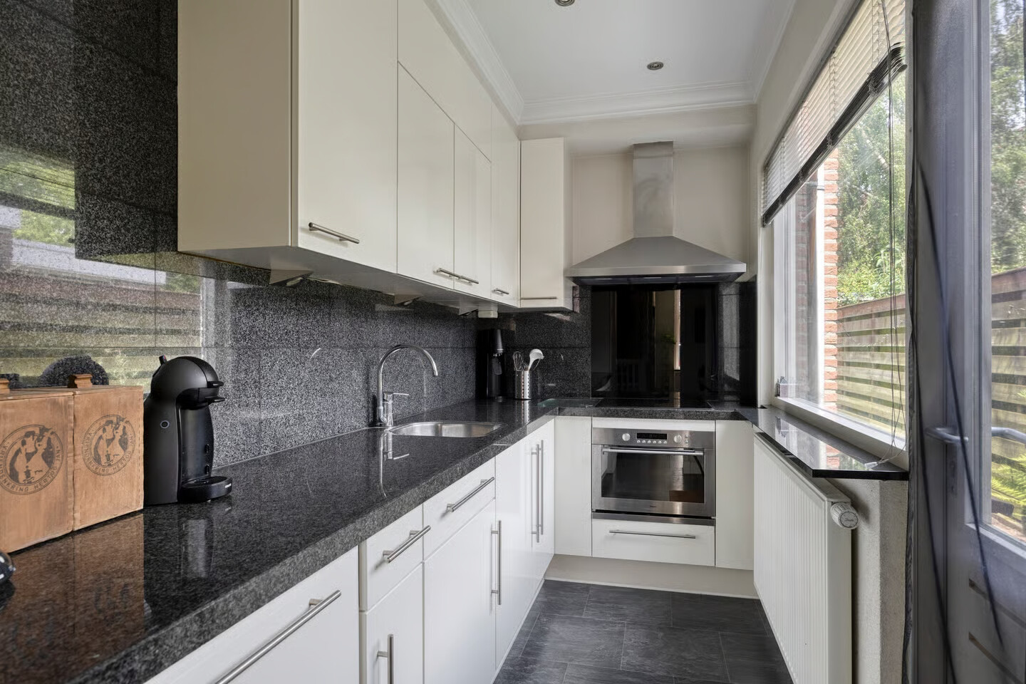 Tussenwoning te koop: Oosterdwarsstraat 22, Leiden