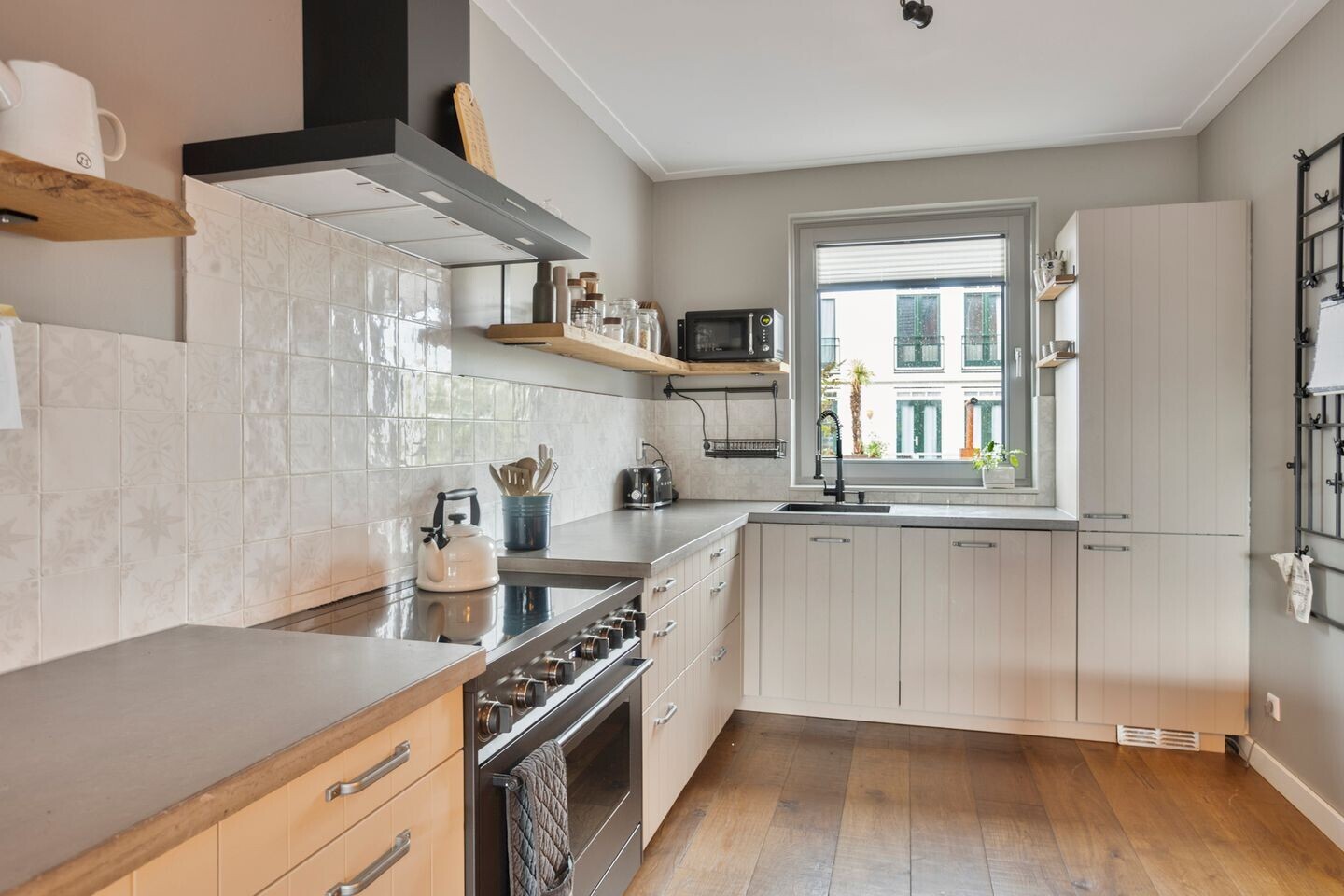 Hoekwoning te koop: Cornetkade 10, Leiden