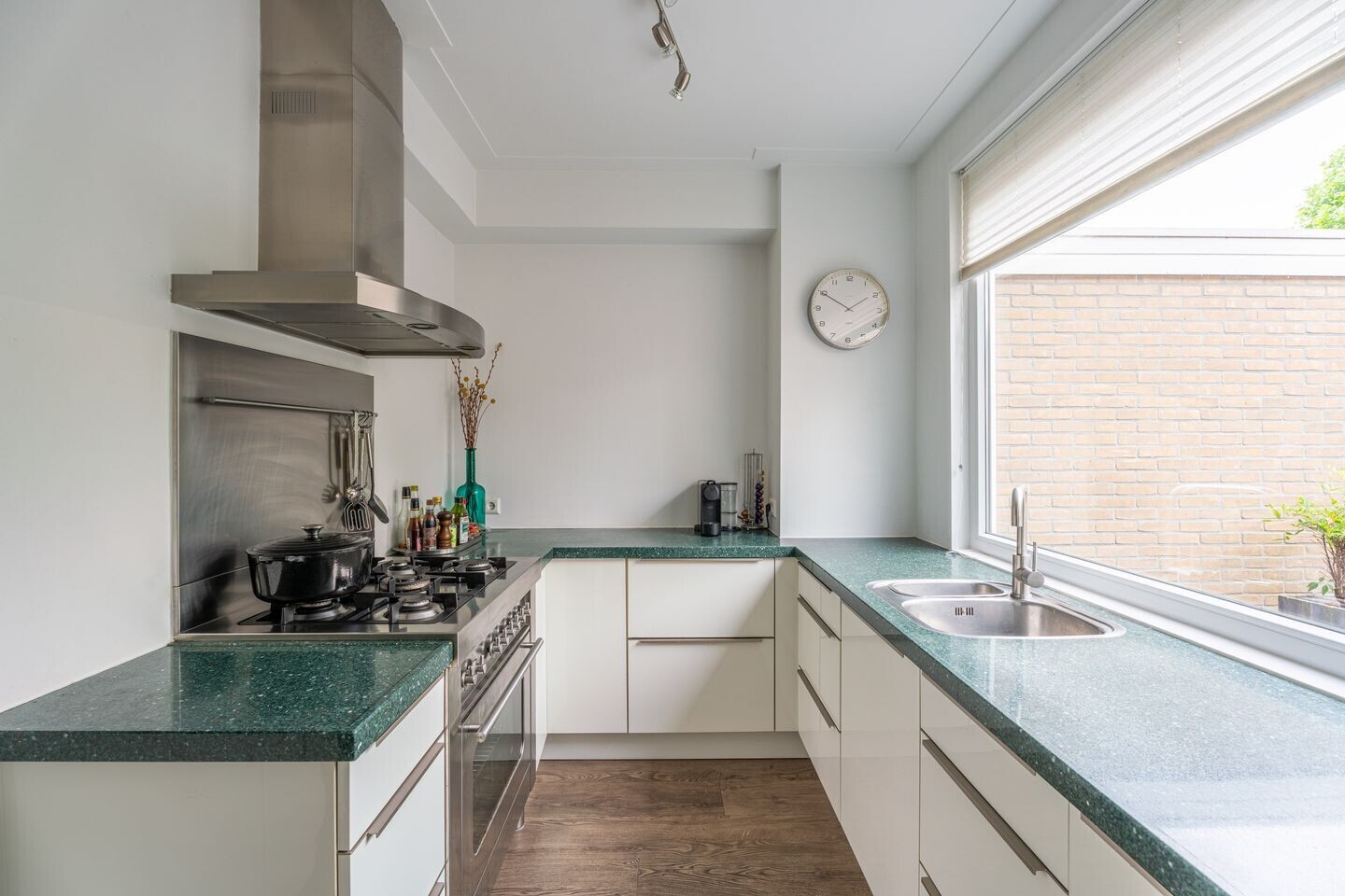 Tussenwoning te koop: Korenbloem 43, Leiden