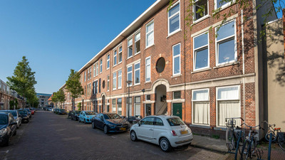 De Genestet. 64