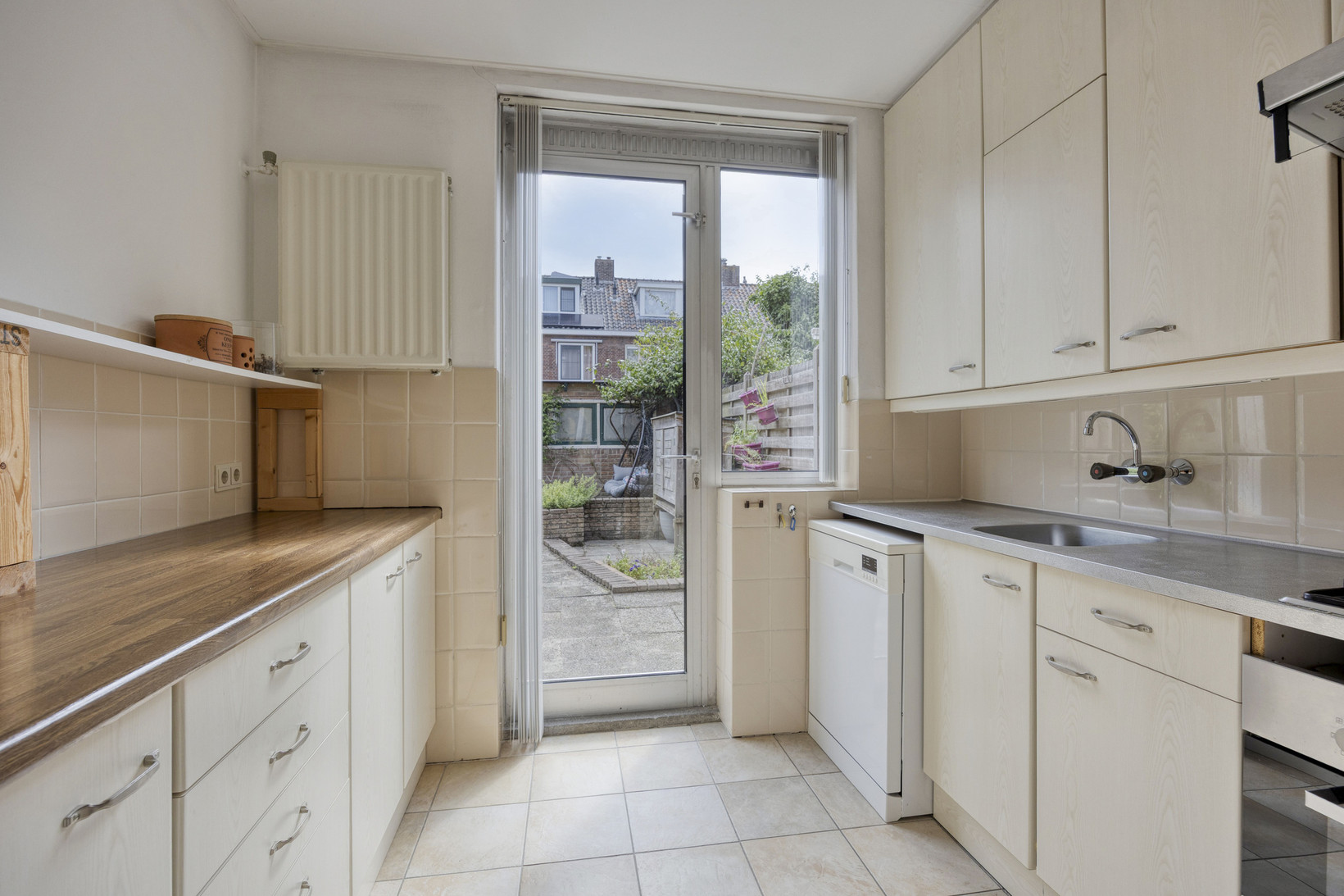 Tussenwoning te koop: Rossinistraat 8, Leiden
