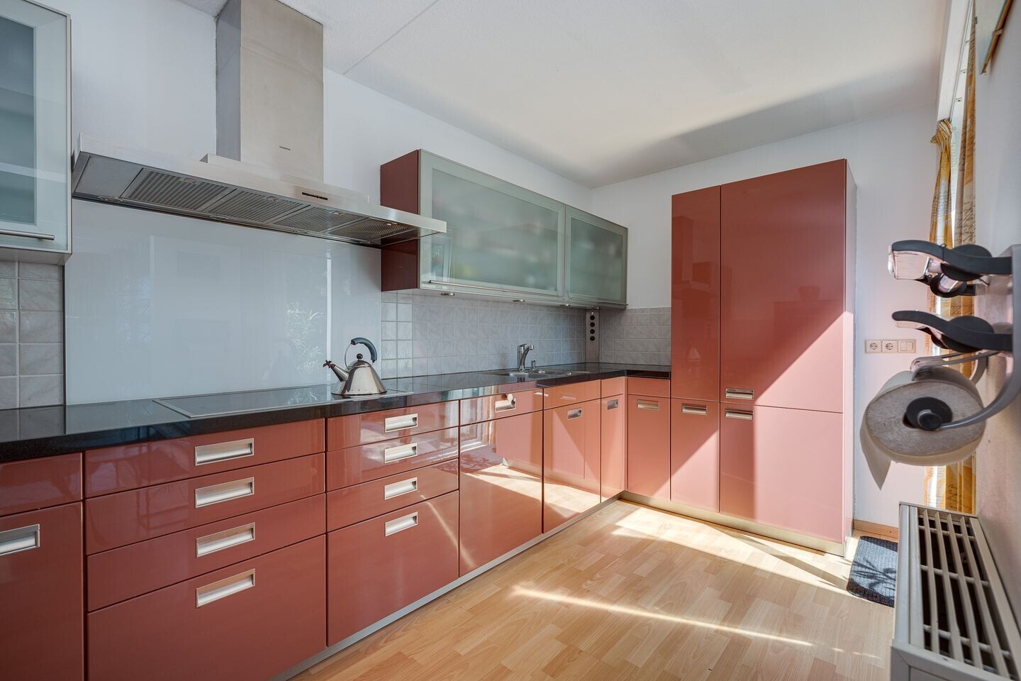 Tussenwoning te koop: Louis Armstronglaan 24, Leiden