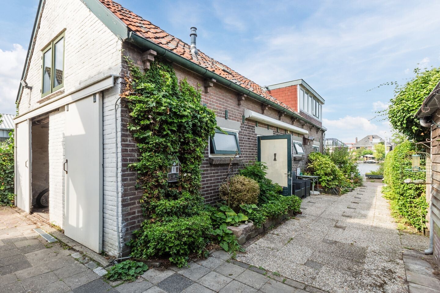 Hoekwoning te koop: Rijndijk 110, Leiden