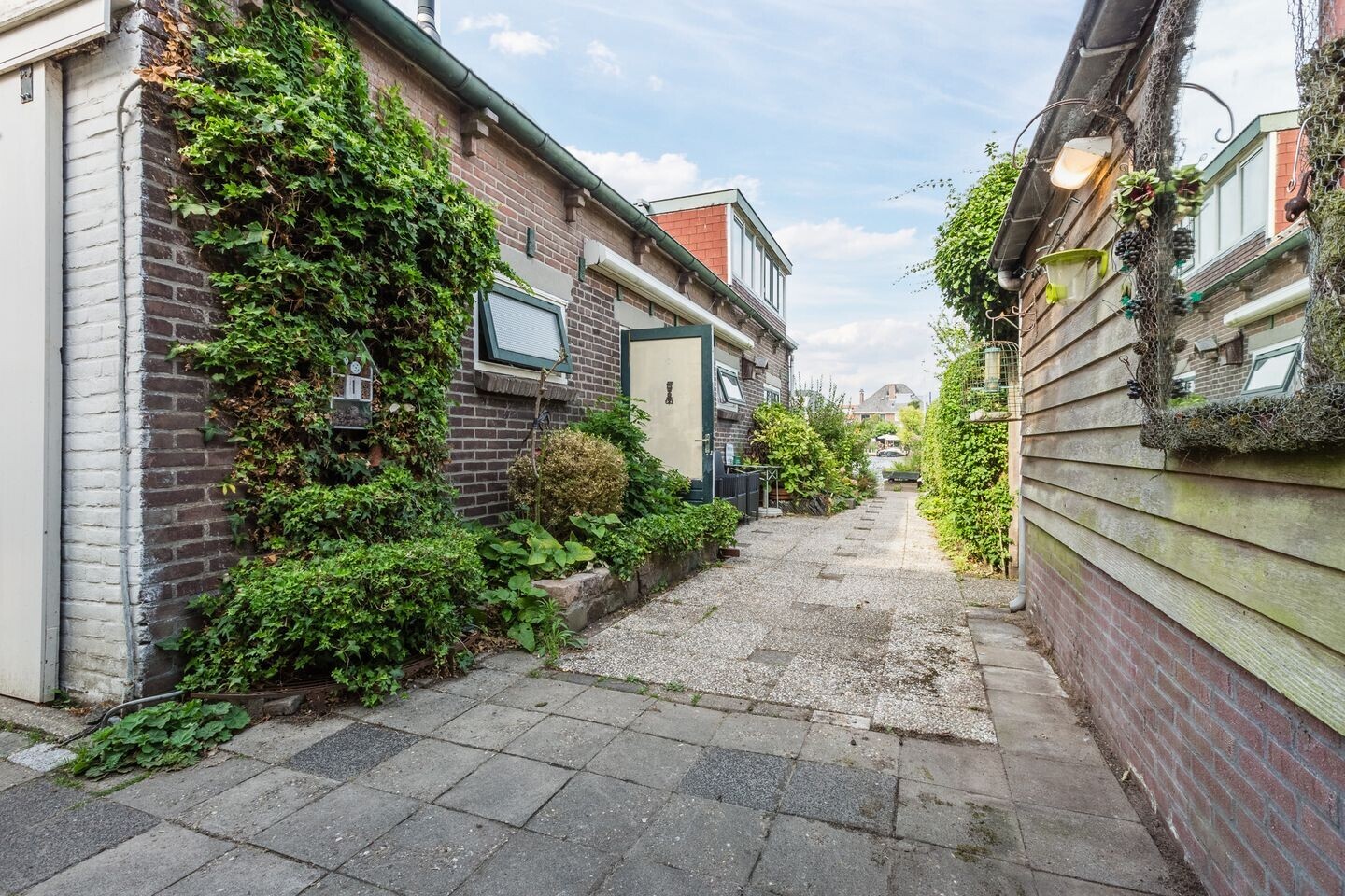 Hoekwoning te koop: Rijndijk 110, Leiden
