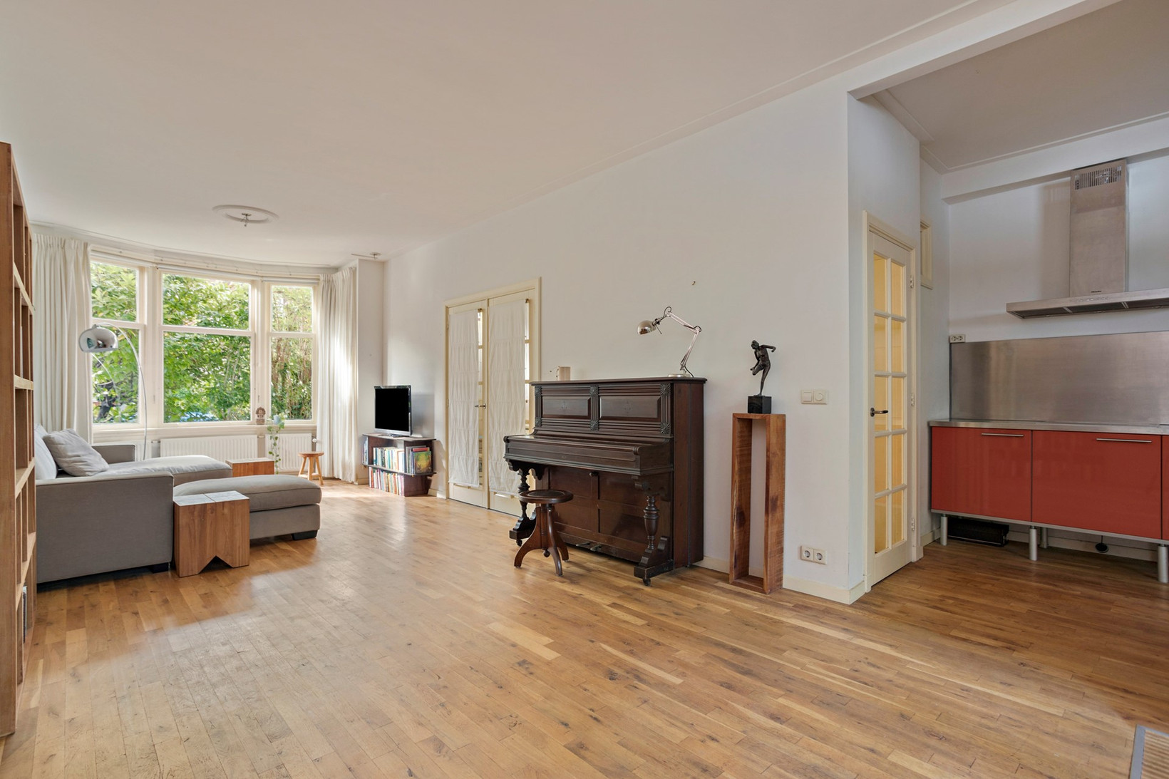 Tussenwoning te koop: Tesselschadestraat 16, Leiden