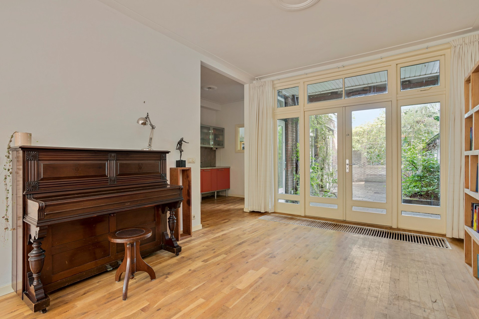 Tussenwoning te koop: Tesselschadestraat 16, Leiden