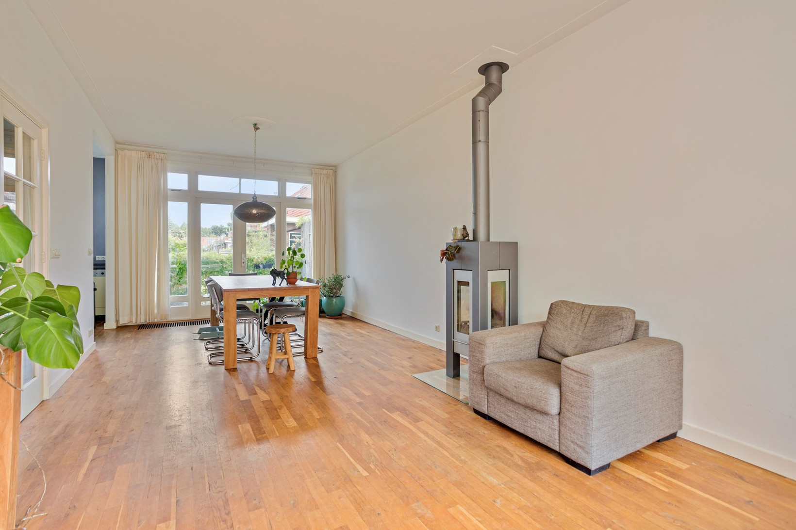 Tussenwoning te koop: Tesselschadestraat 16, Leiden
