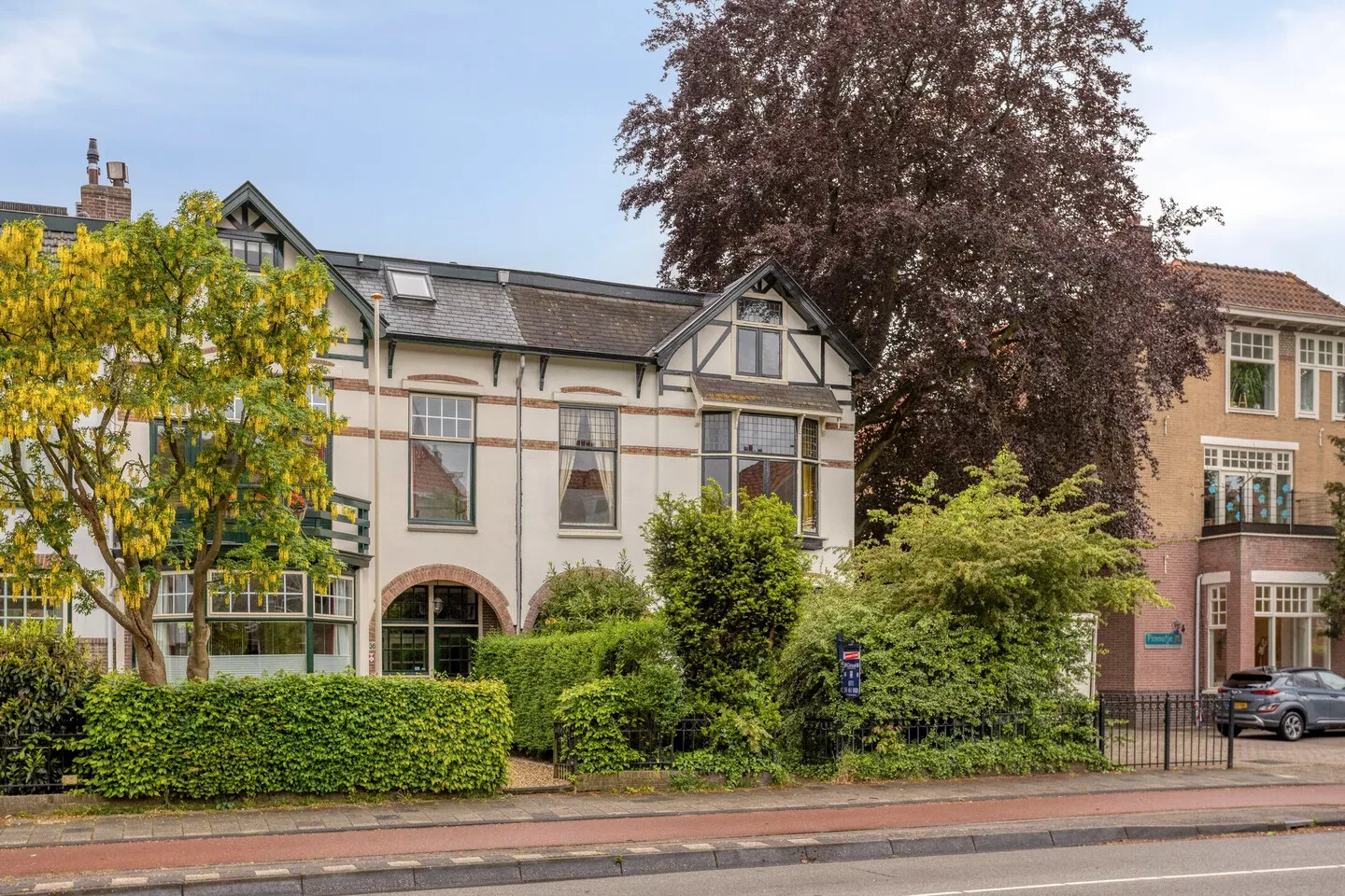 Hoekwoning te koop: Rijnsburgerweg 138, Leiden